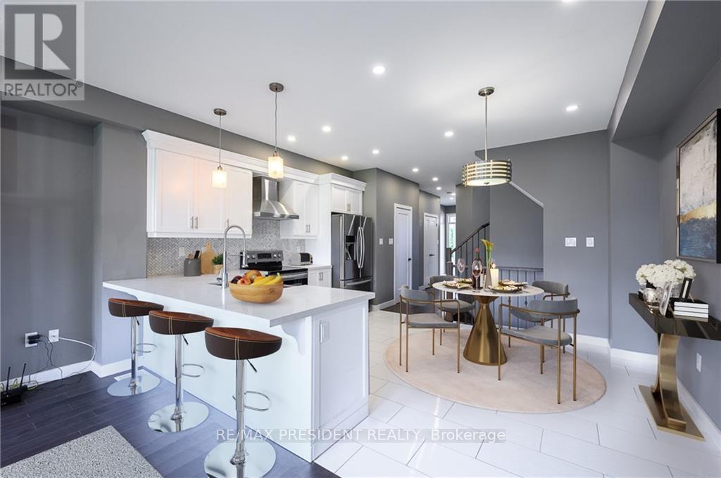 212 Weir Street N, Hamilton, ON - Indoor Photo Showing Kitchen With Upgraded Kitchen