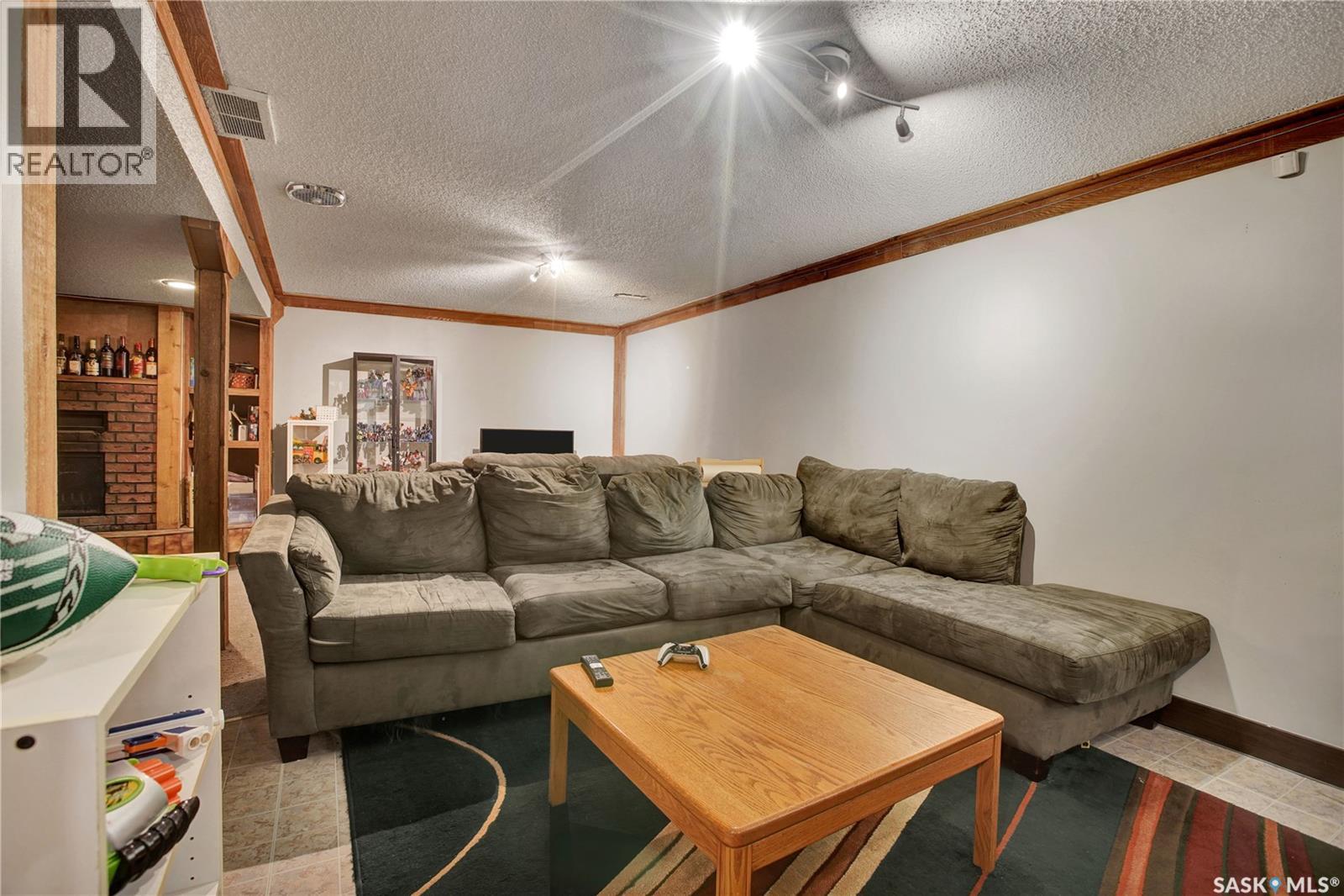 97 Mcgee Crescent, Saskatoon, SK - Indoor Photo Showing Living Room