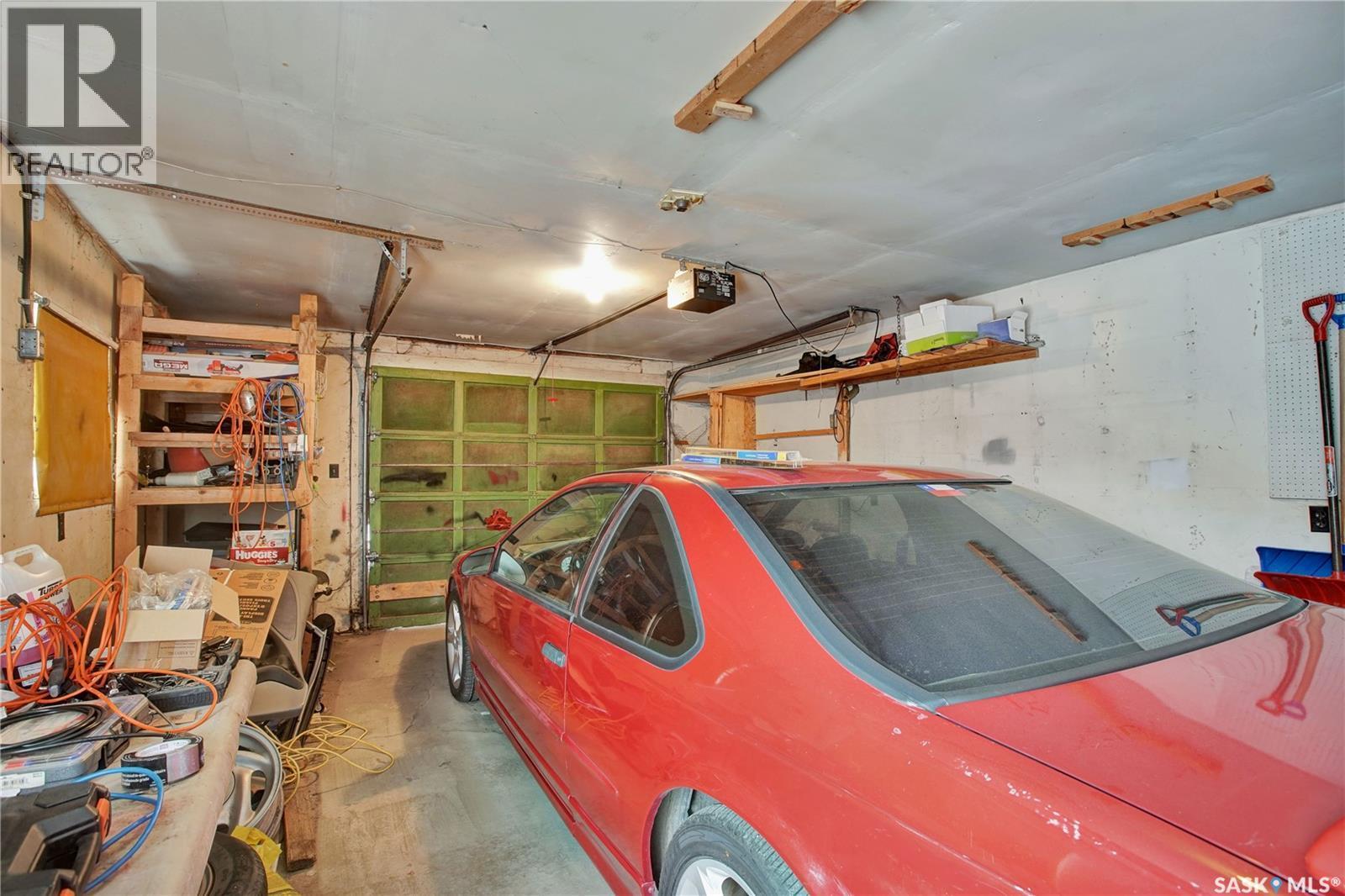 97 Mcgee Crescent, Saskatoon, SK - Indoor Photo Showing Garage