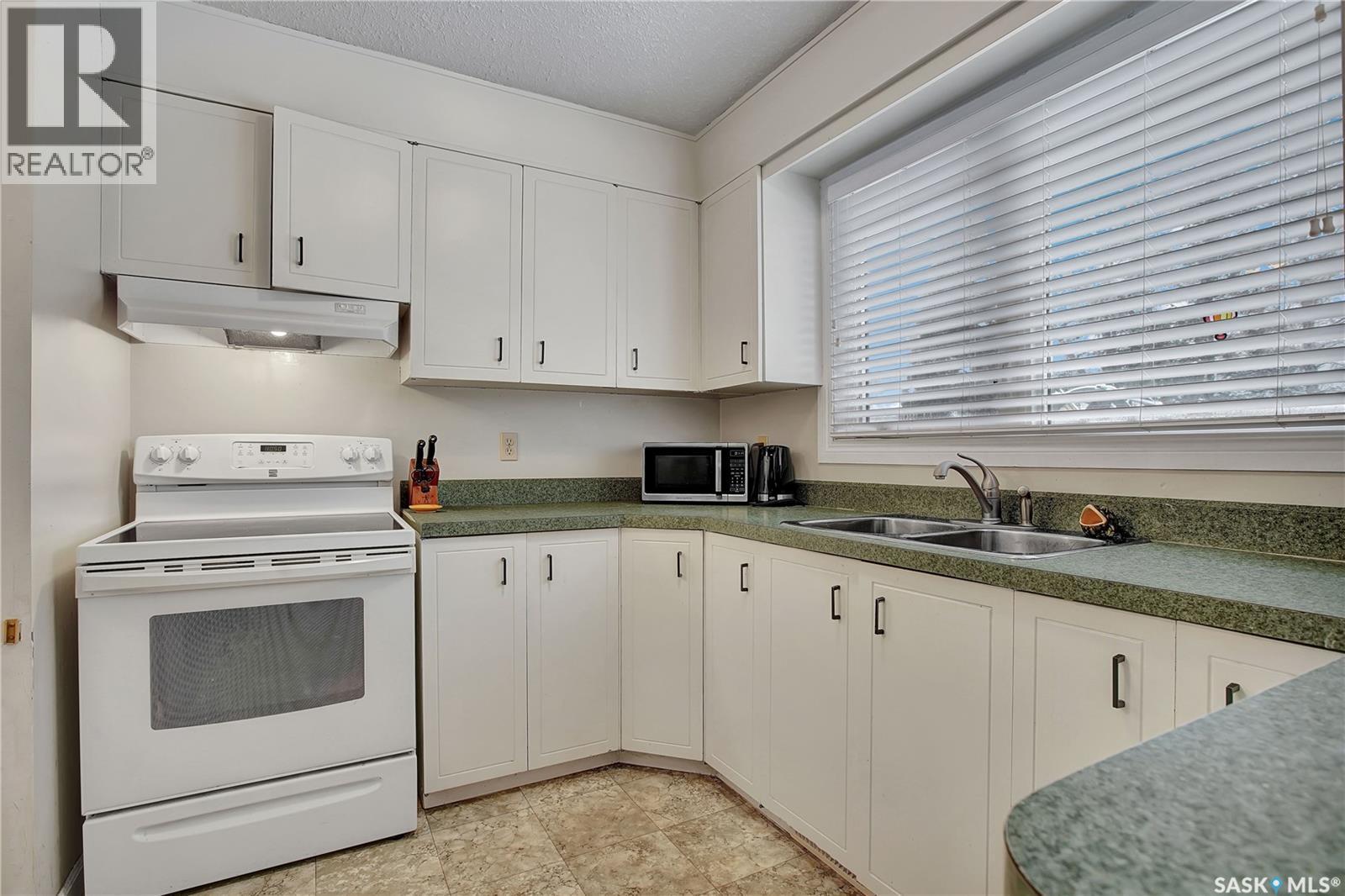 97 Mcgee Crescent, Saskatoon, SK - Indoor Photo Showing Kitchen With Double Sink