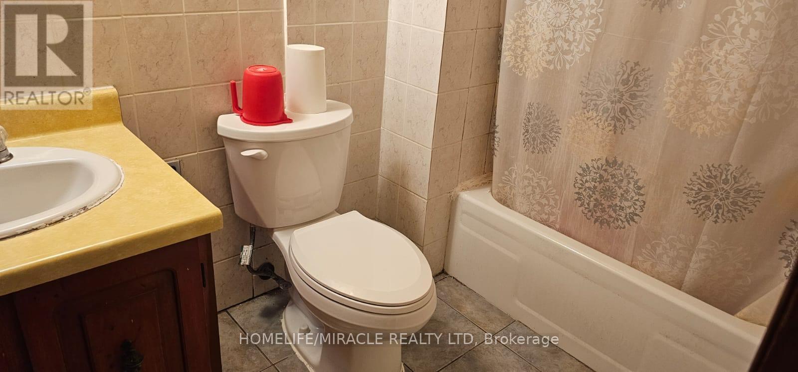 7324 Reindeer Drive, Mississauga, ON - Indoor Photo Showing Bathroom