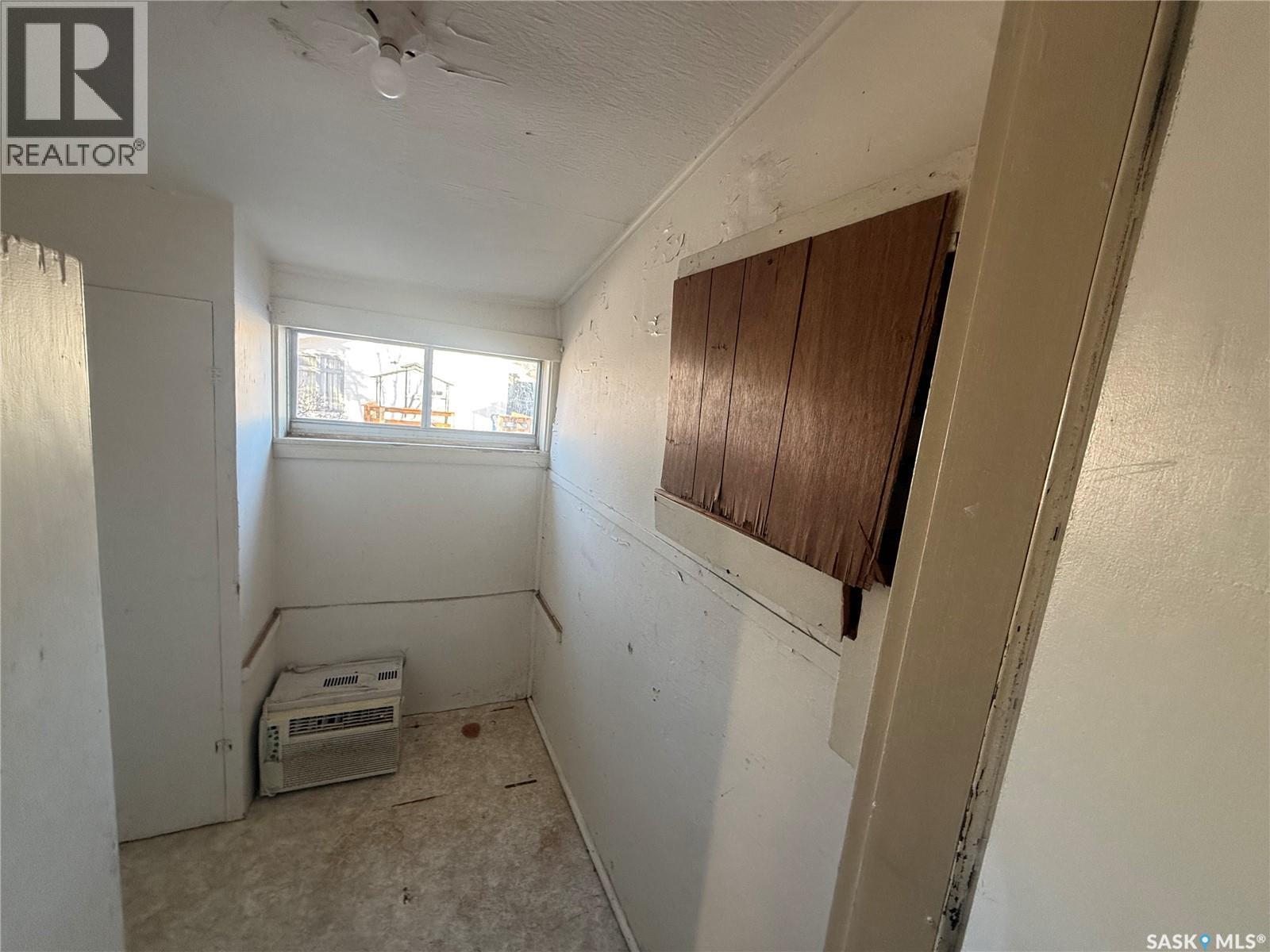 421 3Rd Avenue E, Assiniboia, SK - Indoor Photo Showing Other Room