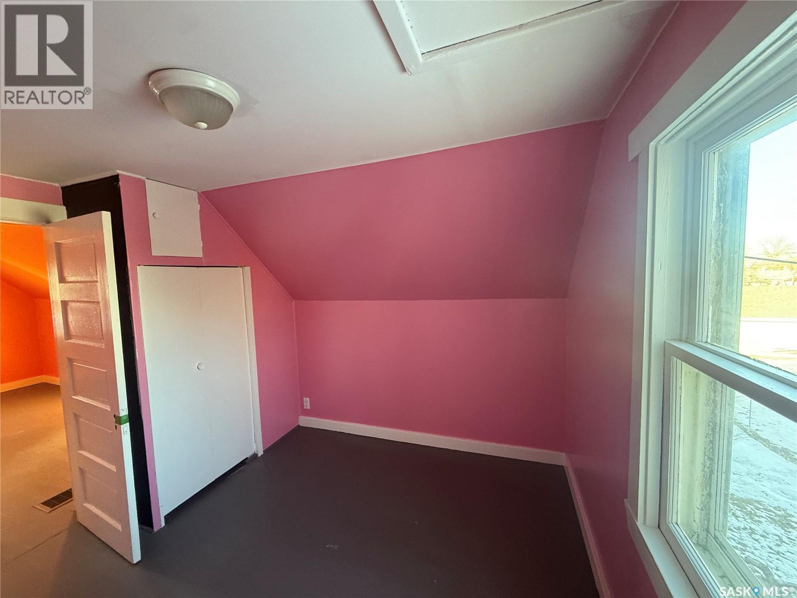 421 3Rd Avenue E, Assiniboia, SK - Indoor Photo Showing Other Room