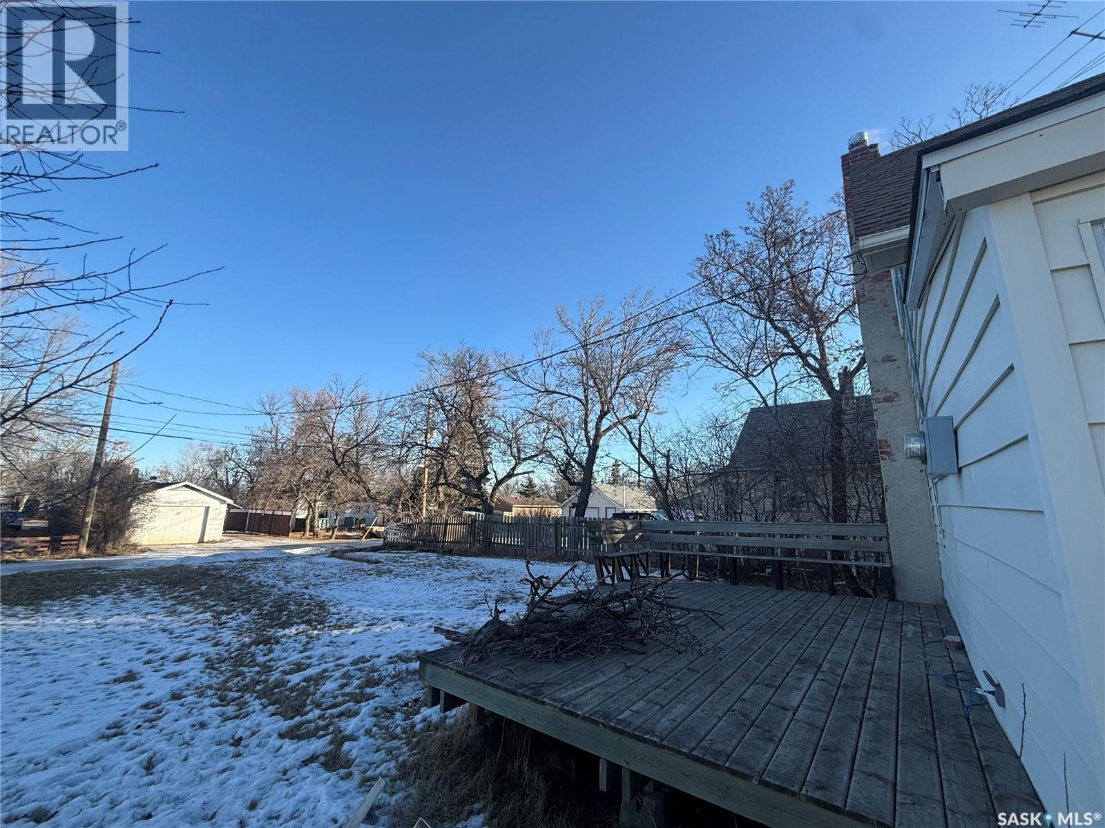 421 3Rd Avenue E, Assiniboia, SK - Outdoor