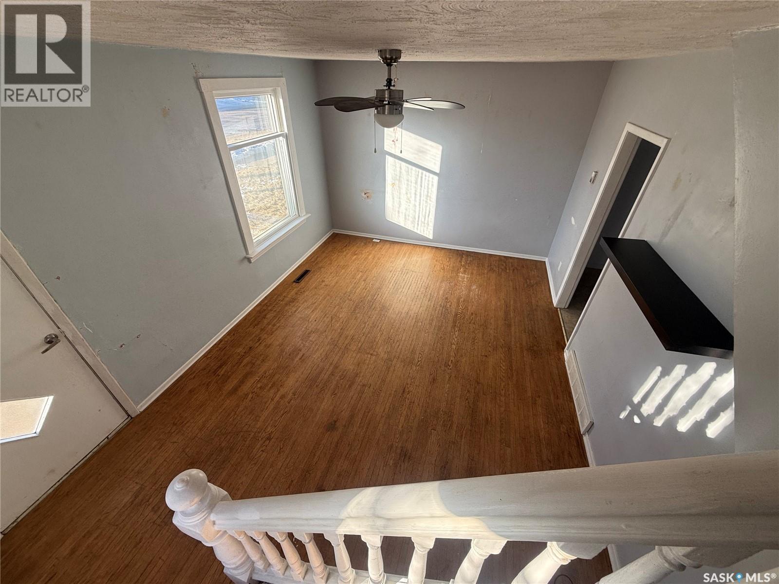 421 3Rd Avenue E, Assiniboia, SK - Indoor Photo Showing Other Room