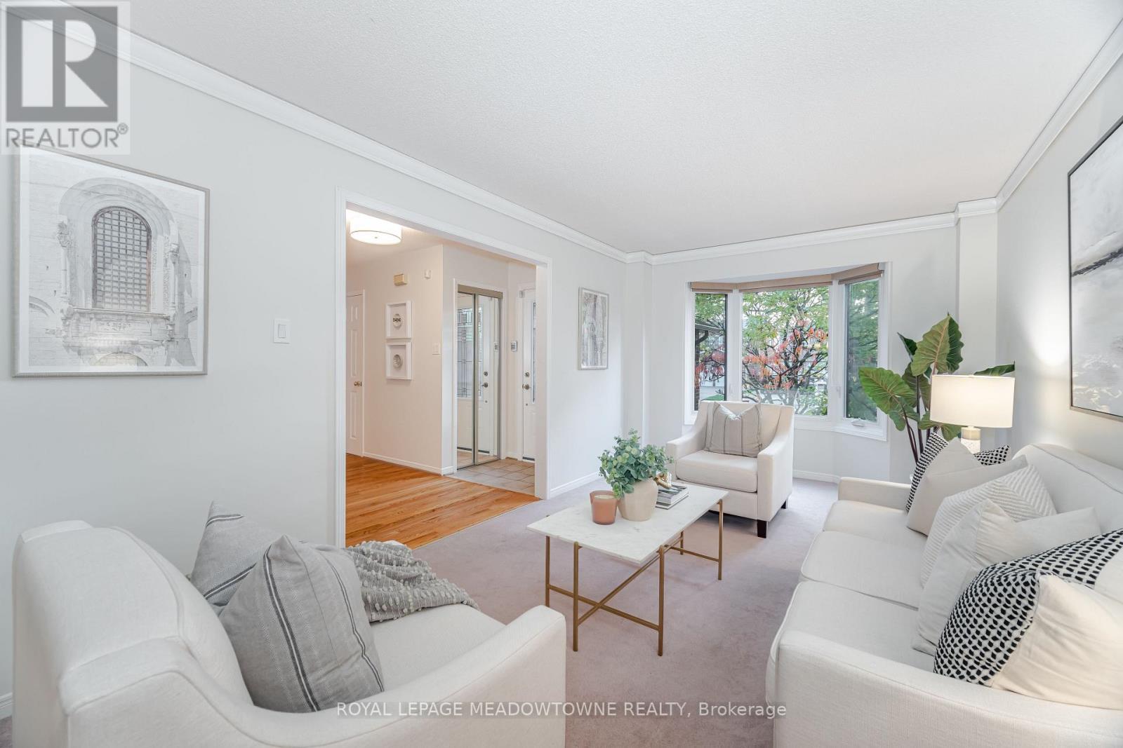 6236 Camgreen Circle, Mississauga, ON - Indoor Photo Showing Living Room