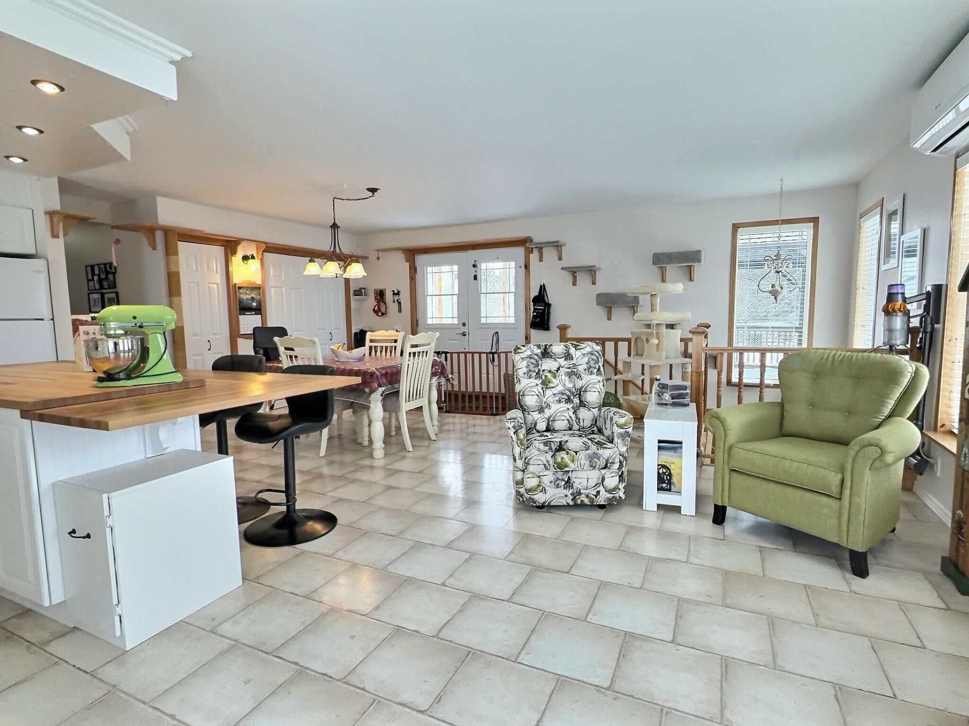 Living Room - 762 Rue Principale, Rémigny, QC - Indoor Photo Showing Living Room