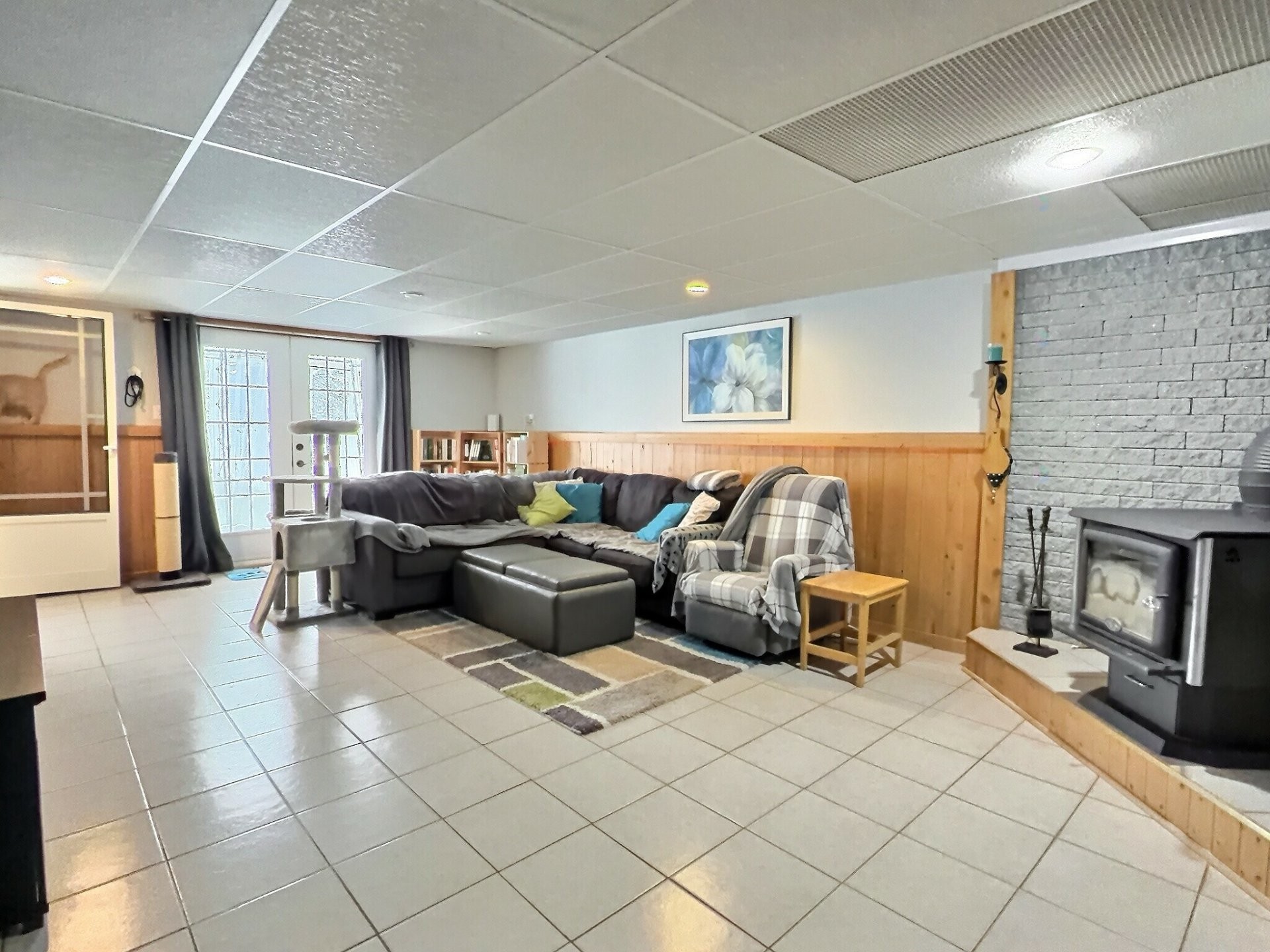 Family Room - 762 Rue Principale, Rémigny, QC - Indoor With Fireplace