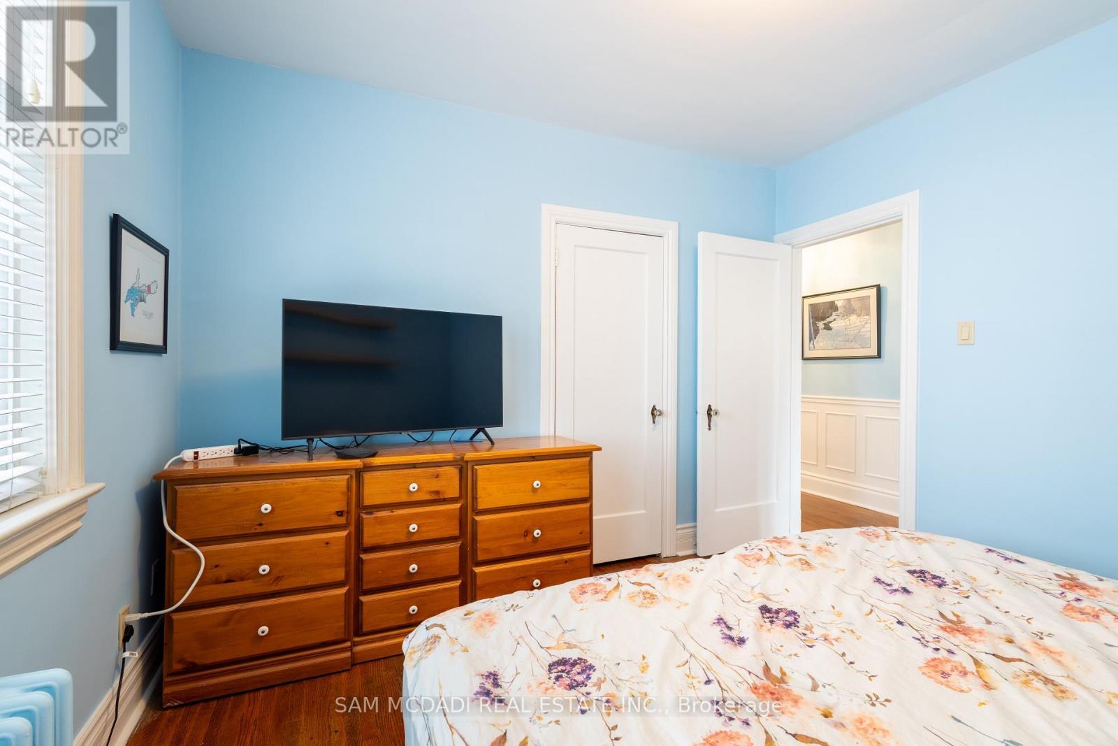 11 Brant Avenue, Mississauga, ON - Indoor Photo Showing Bedroom