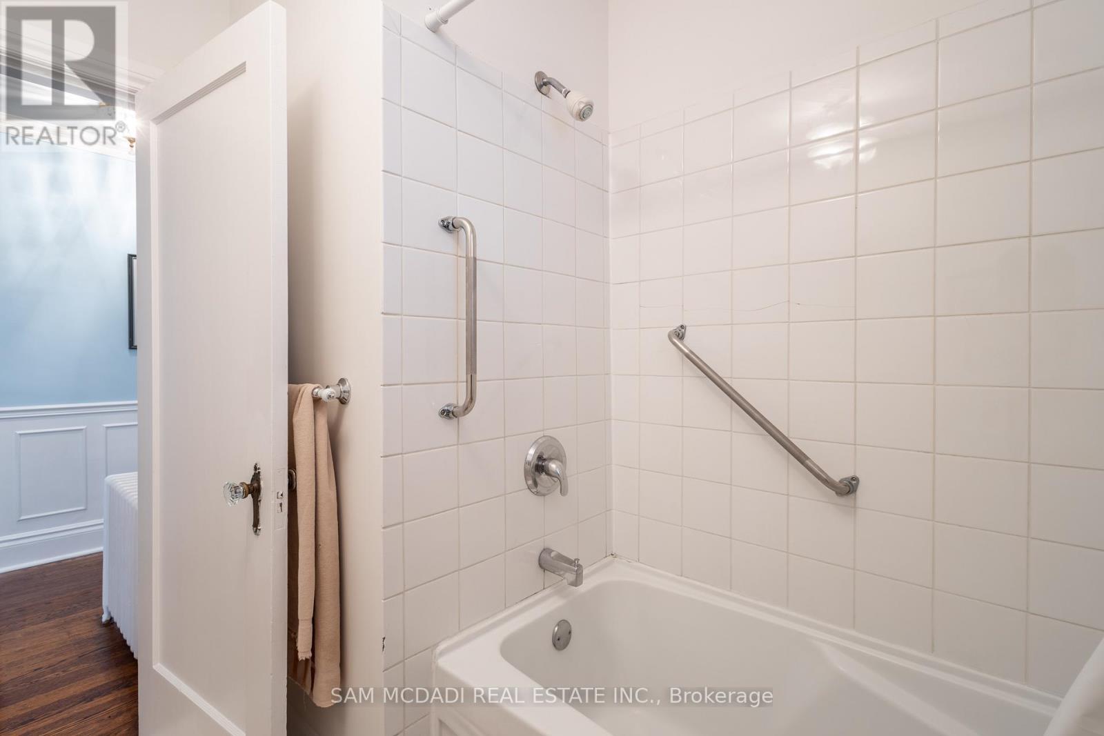 11 Brant Avenue, Mississauga, ON - Indoor Photo Showing Bathroom