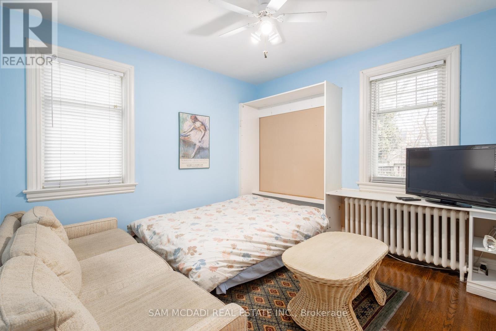 11 Brant Avenue, Mississauga, ON - Indoor Photo Showing Bedroom