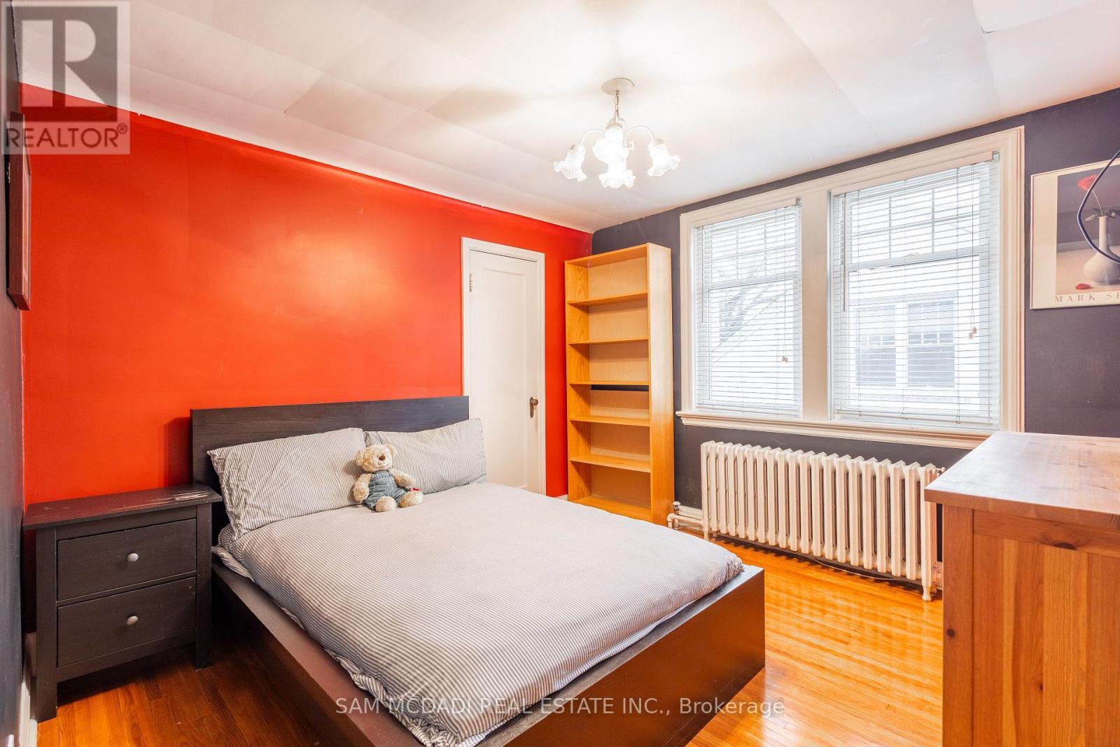 11 Brant Avenue, Mississauga, ON - Indoor Photo Showing Bedroom