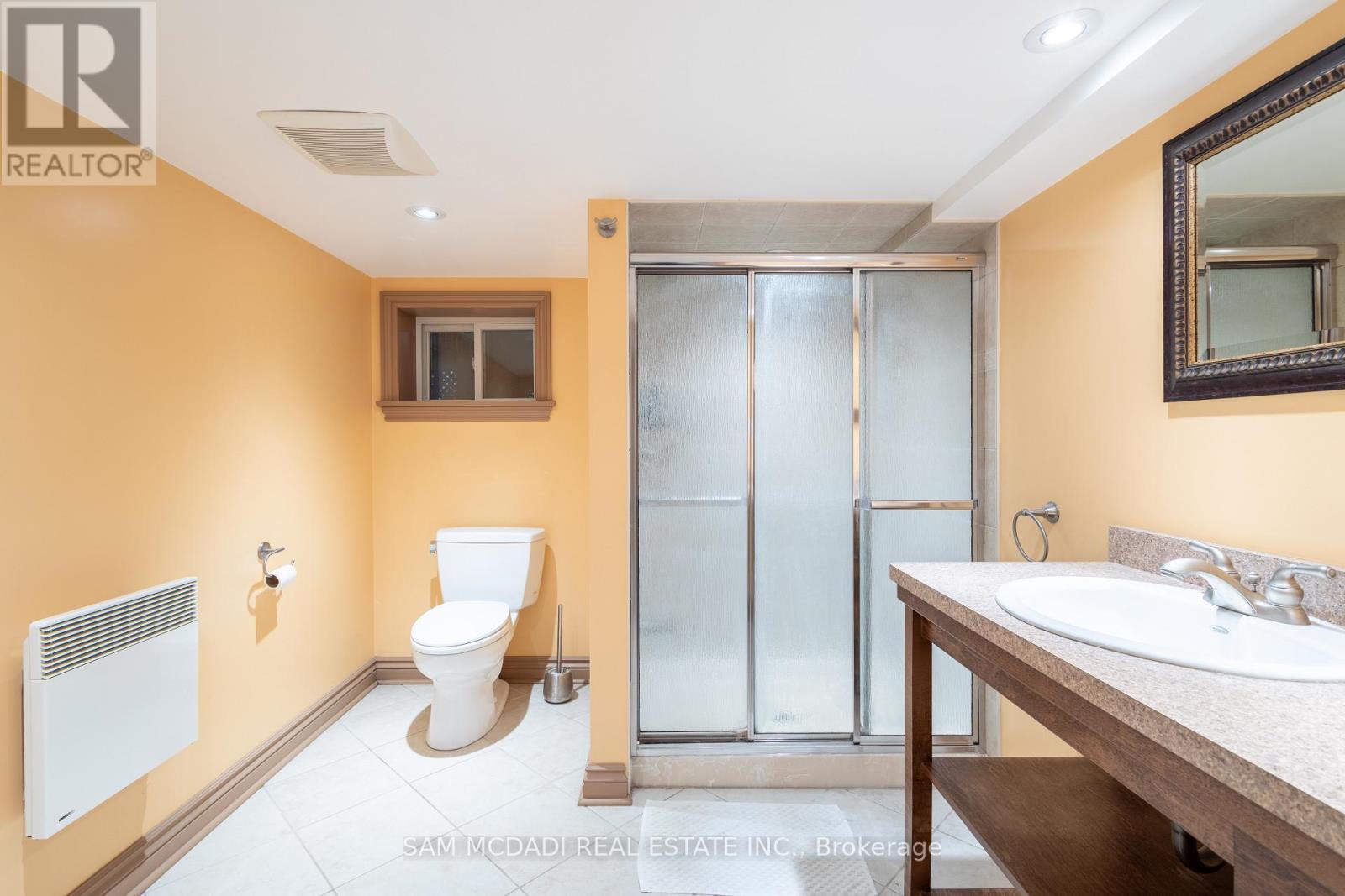 11 Brant Avenue, Mississauga, ON - Indoor Photo Showing Bathroom