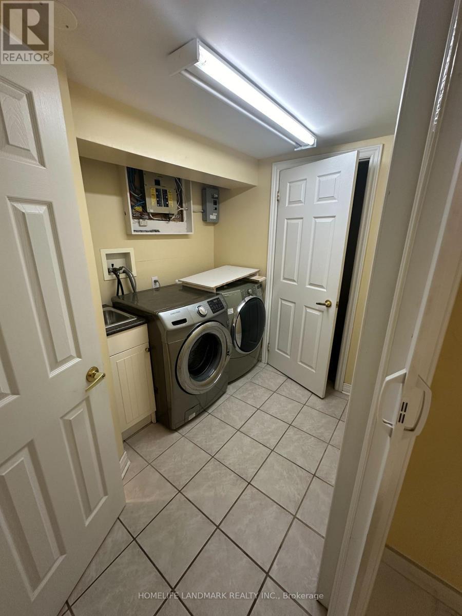 63 Chalfield Lane, Mississauga, ON - Indoor Photo Showing Laundry Room
