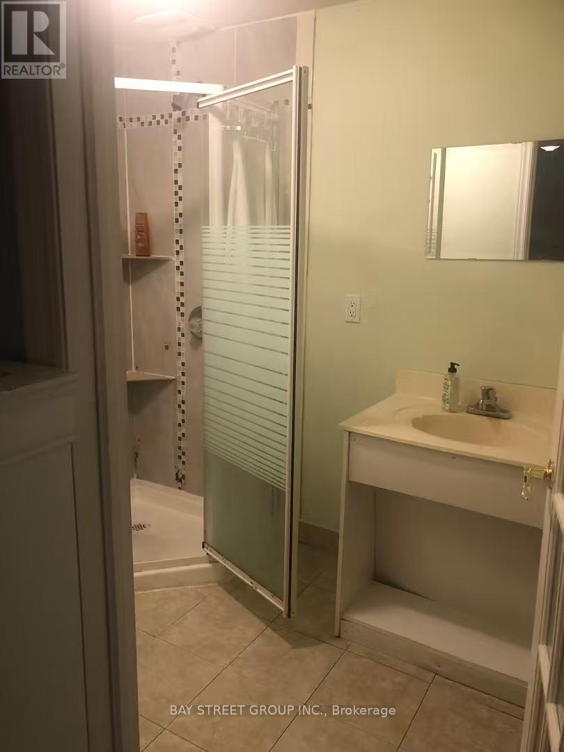 4641 Crosscreek Court, Mississauga, ON - Indoor Photo Showing Bathroom