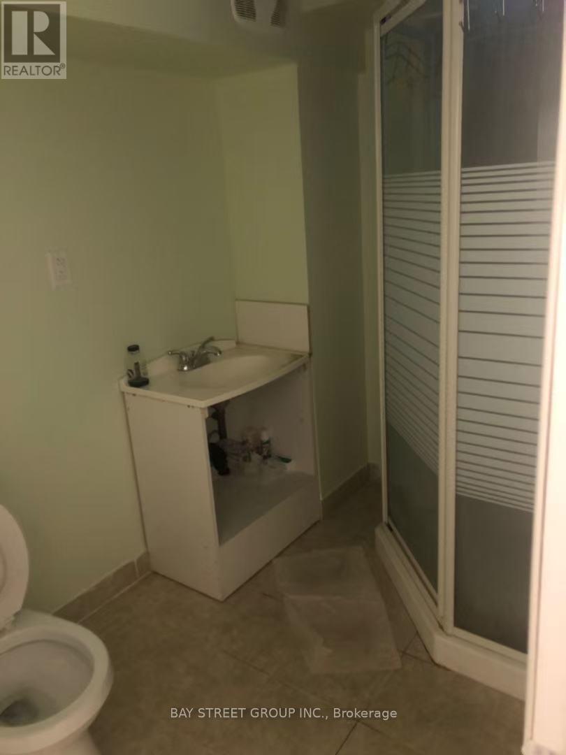 4641 Crosscreek Court, Mississauga, ON - Indoor Photo Showing Bathroom