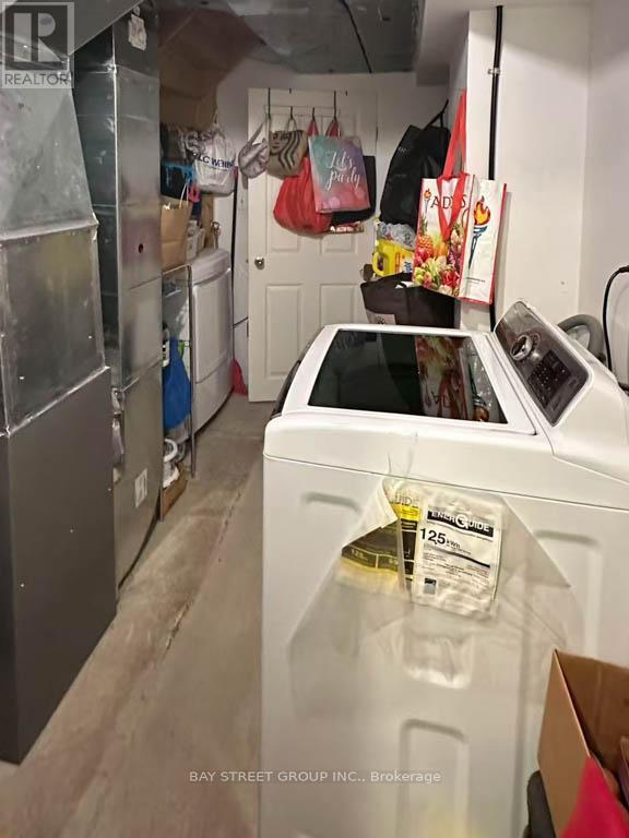 4641 Crosscreek Court, Mississauga, ON - Indoor Photo Showing Laundry Room