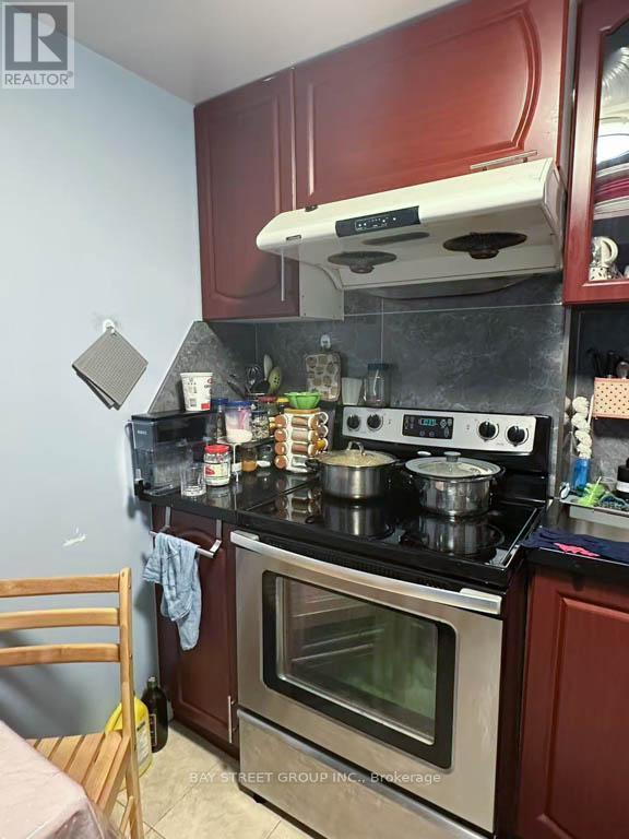4641 Crosscreek Court, Mississauga, ON - Indoor Photo Showing Kitchen