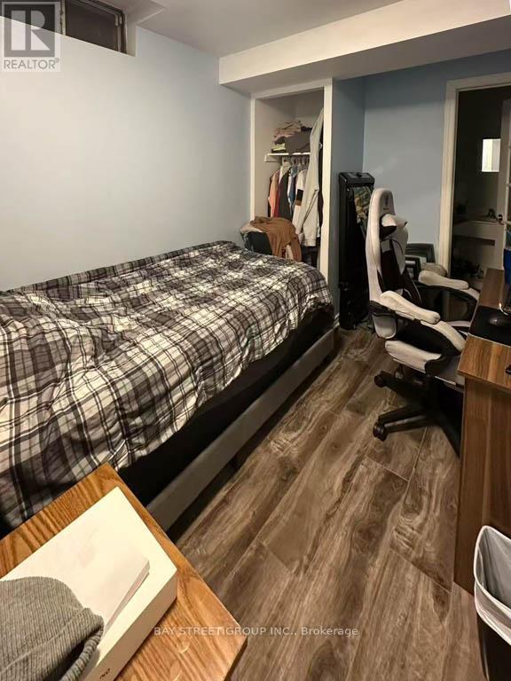 4641 Crosscreek Court, Mississauga, ON - Indoor Photo Showing Bedroom