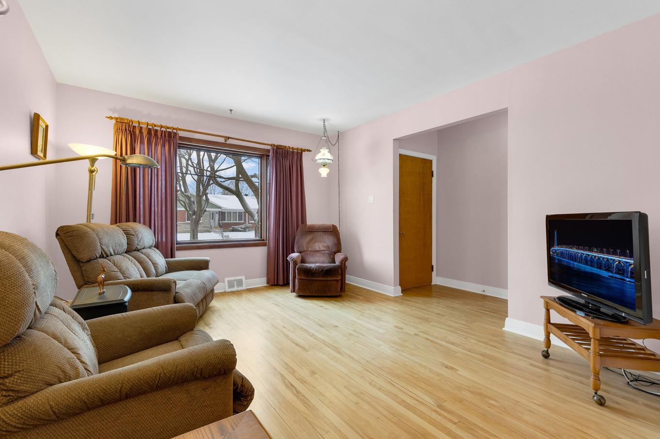 Salon - 1370 Rue Lépine, Montréal (Saint-Laurent), QC - Indoor Photo Showing Living Room