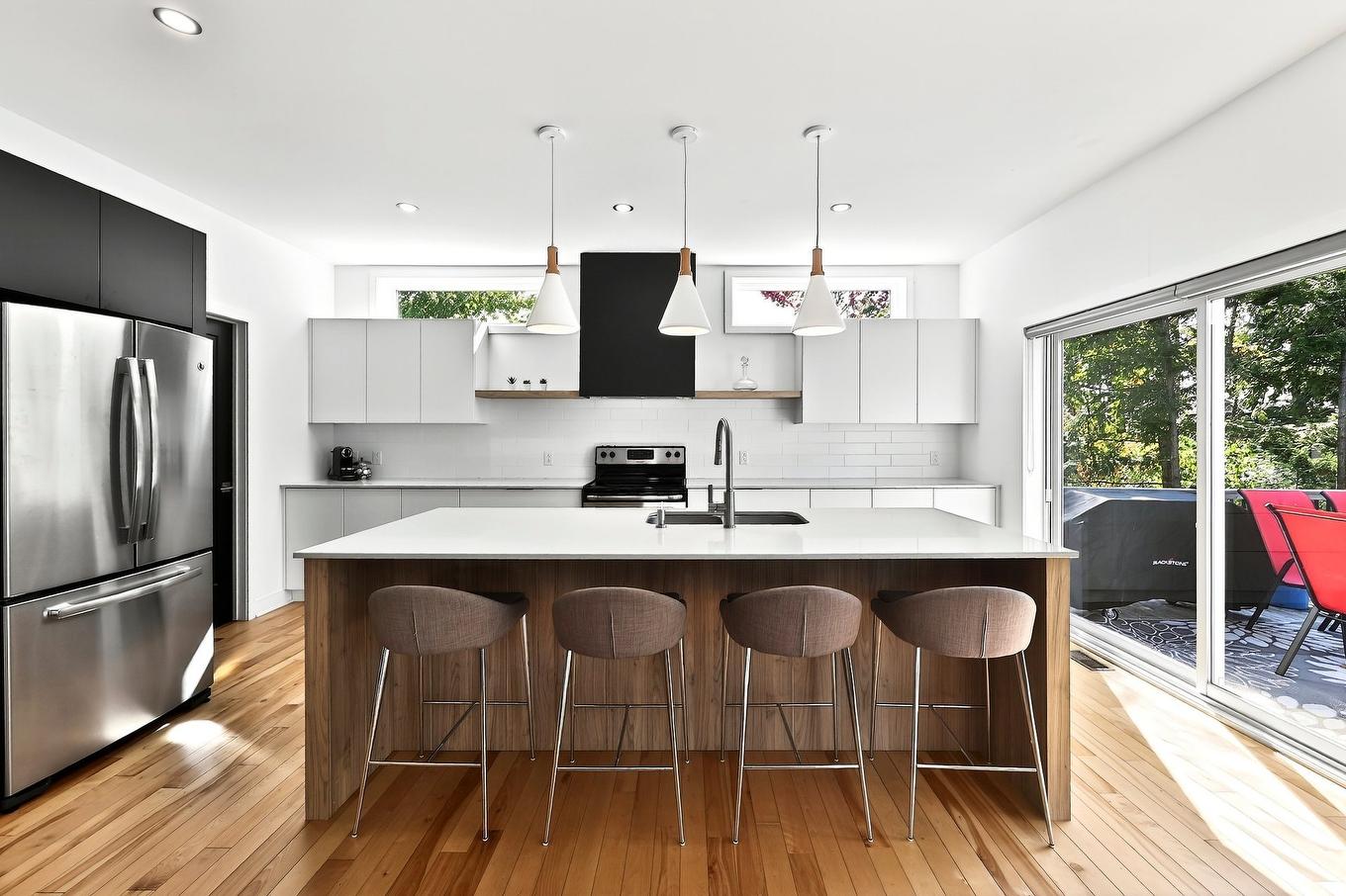 Cuisine - 16940 Rue Du Zircon, Mirabel, QC - Indoor Photo Showing Kitchen With Upgraded Kitchen