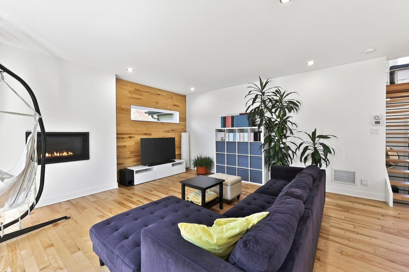 Salon - 16940 Rue Du Zircon, Mirabel, QC - Indoor Photo Showing Living Room With Fireplace