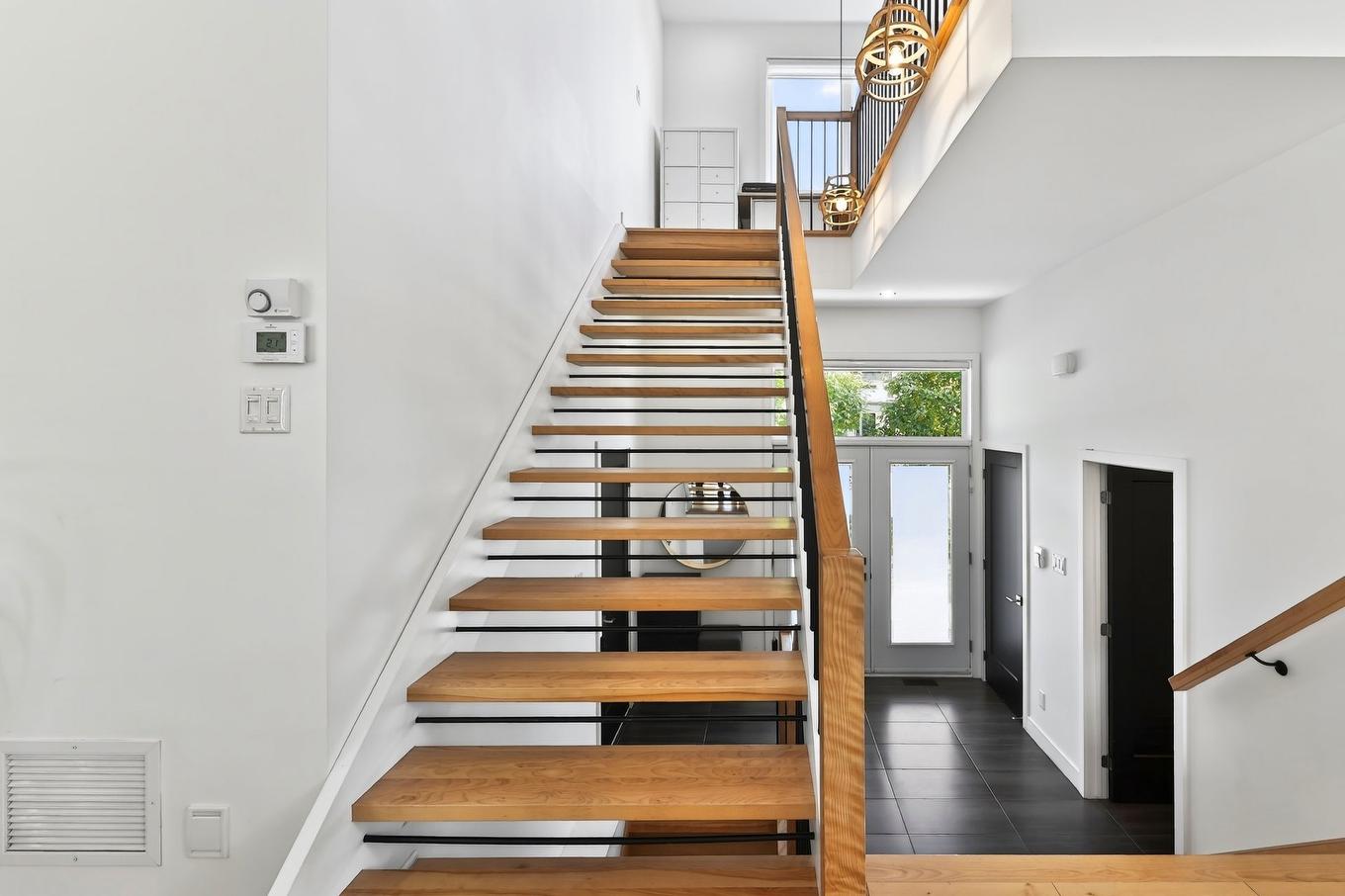 Escalier - 16940 Rue Du Zircon, Mirabel, QC - Indoor Photo Showing Other Room