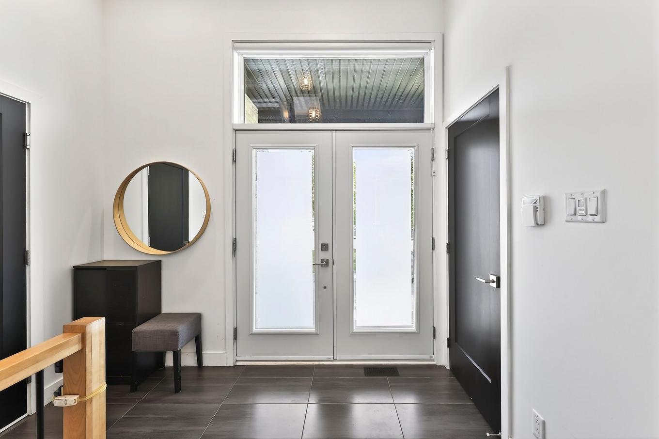 Hall d'entrée/Vestibule - 16940 Rue Du Zircon, Mirabel, QC - Indoor Photo Showing Other Room