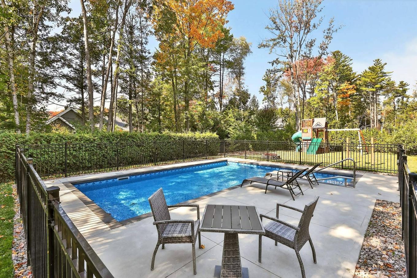 Piscine - 16940 Rue Du Zircon, Mirabel, QC - Outdoor With In Ground Pool With Backyard