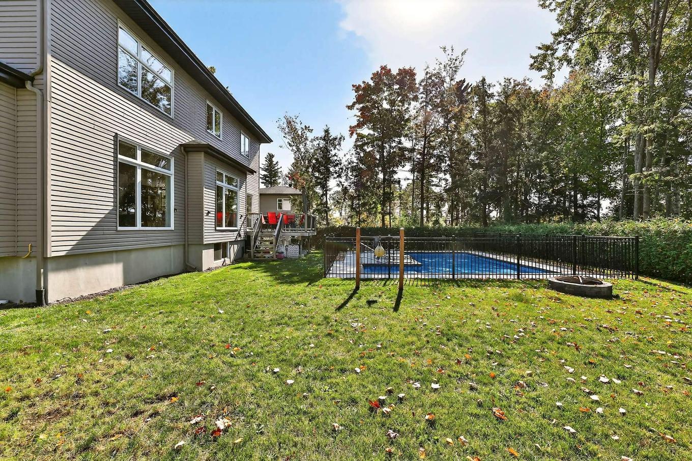 Cour - 16940 Rue Du Zircon, Mirabel, QC - Outdoor With Backyard
