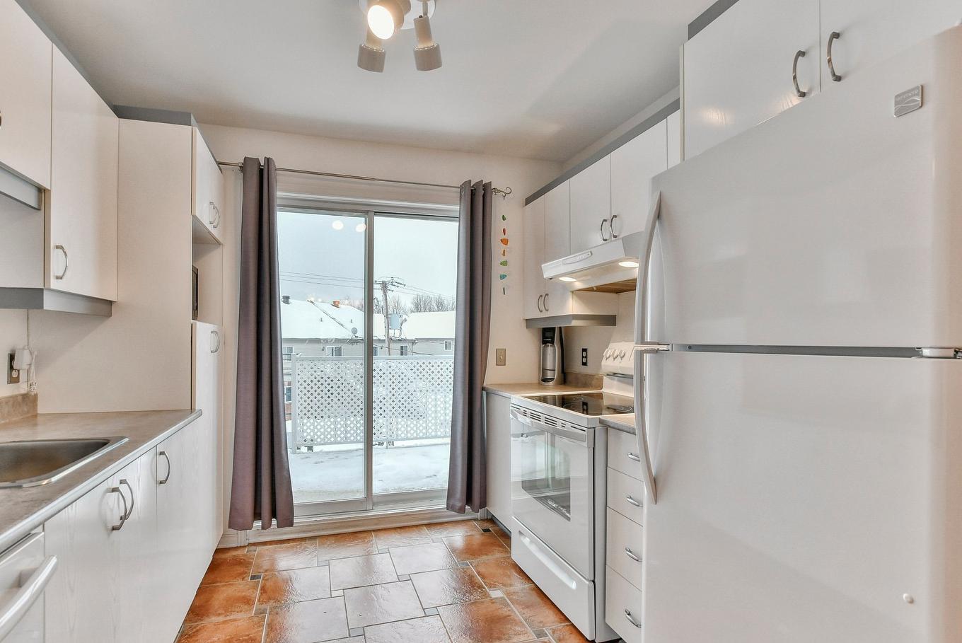 Kitchen - 245 Boul. Jérobelle, Saint-Jérôme, QC - Indoor Photo Showing Kitchen