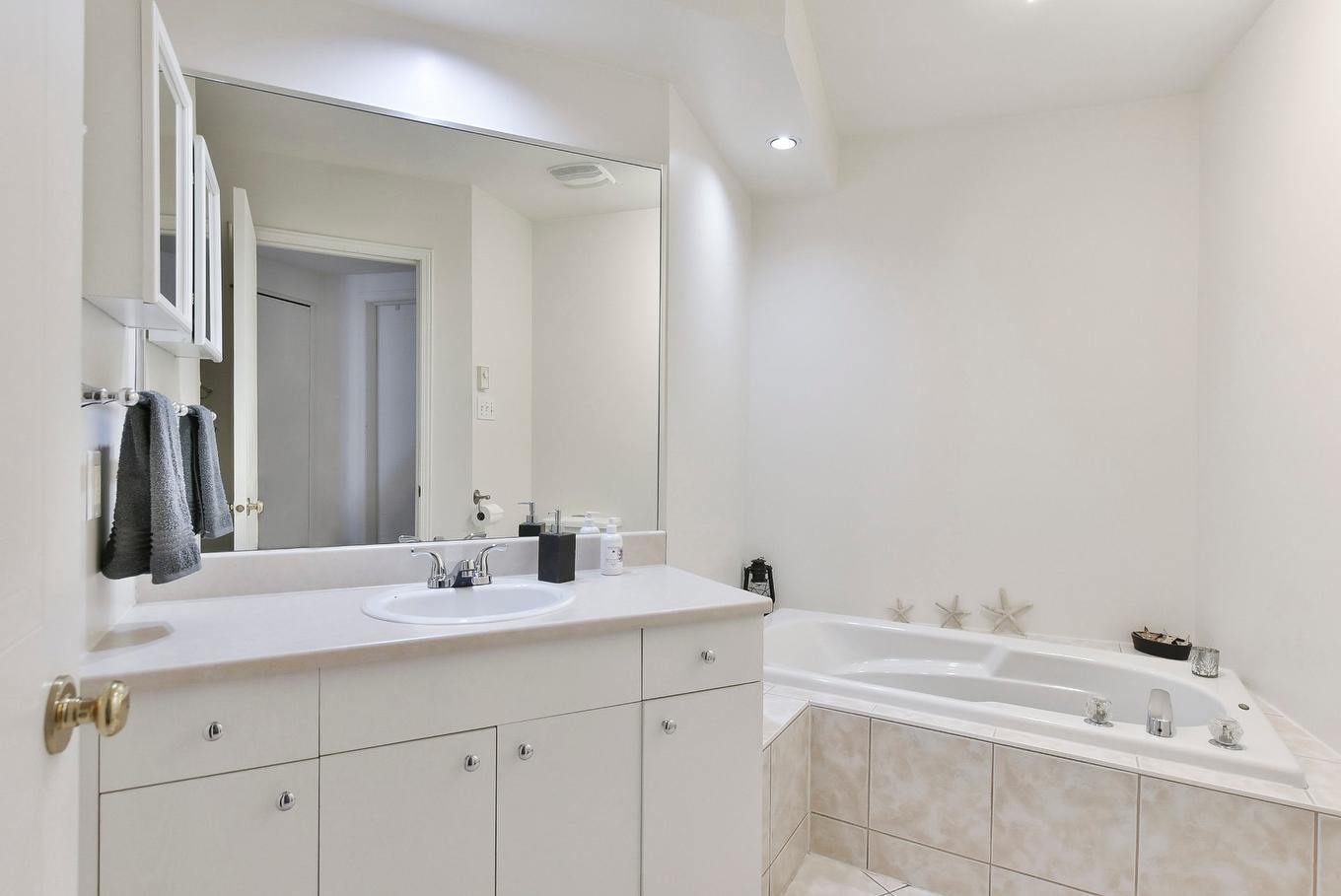 Bathroom - 245 Boul. Jérobelle, Saint-Jérôme, QC - Indoor Photo Showing Bathroom