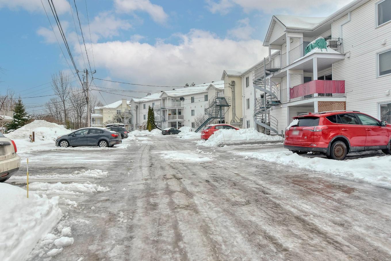 Parking - 245 Boul. Jérobelle, Saint-Jérôme, QC - Outdoor