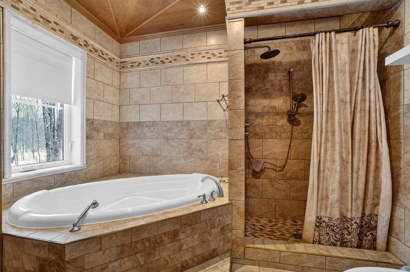 Bathroom - 224 Rue Du Havre, Saint-Colomban, QC - Indoor Photo Showing Bathroom