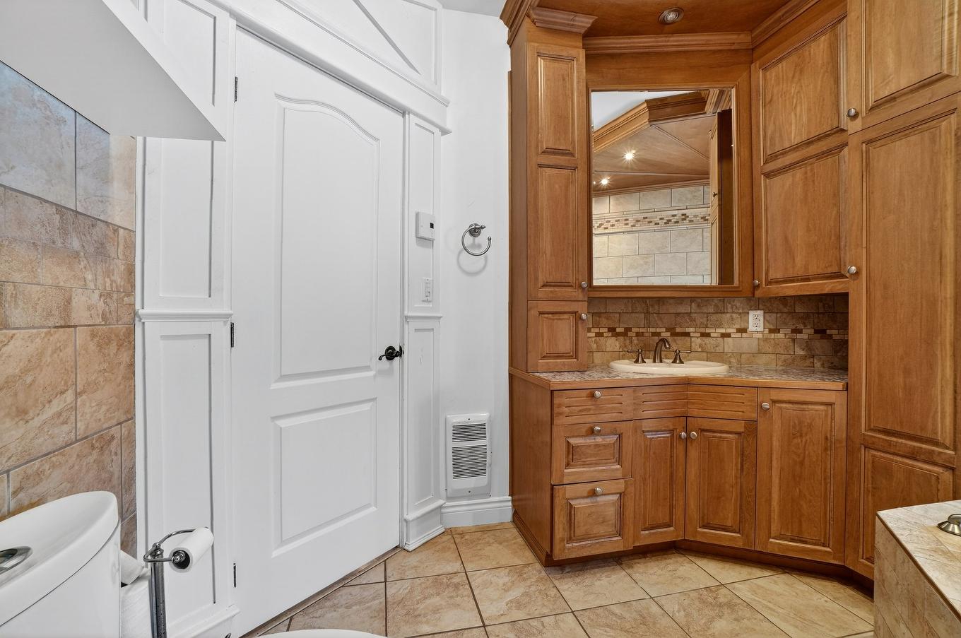 Bathroom - 224 Rue Du Havre, Saint-Colomban, QC - Indoor