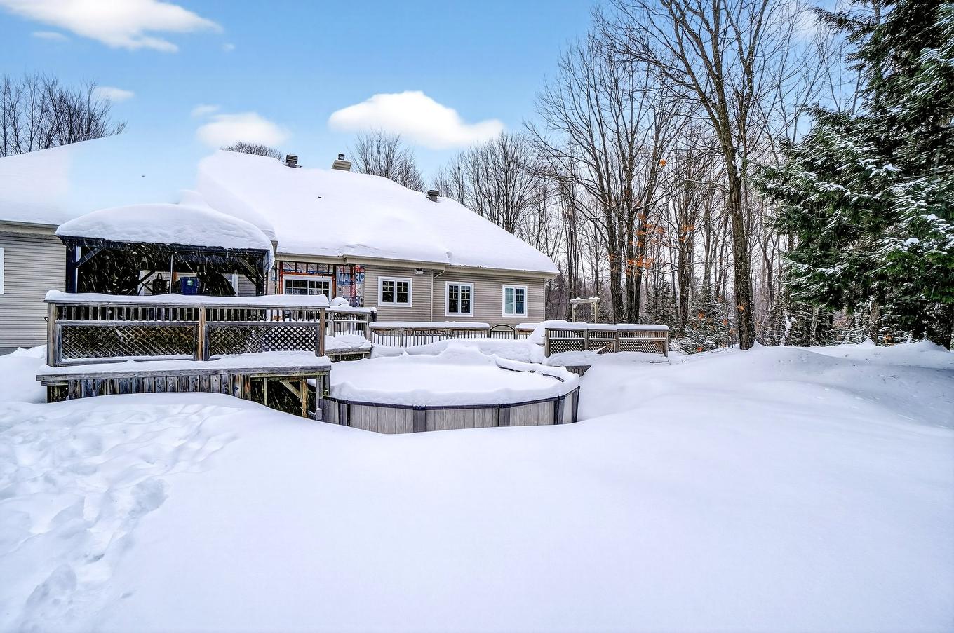 Backyard - 224 Rue Du Havre, Saint-Colomban, QC - Outdoor