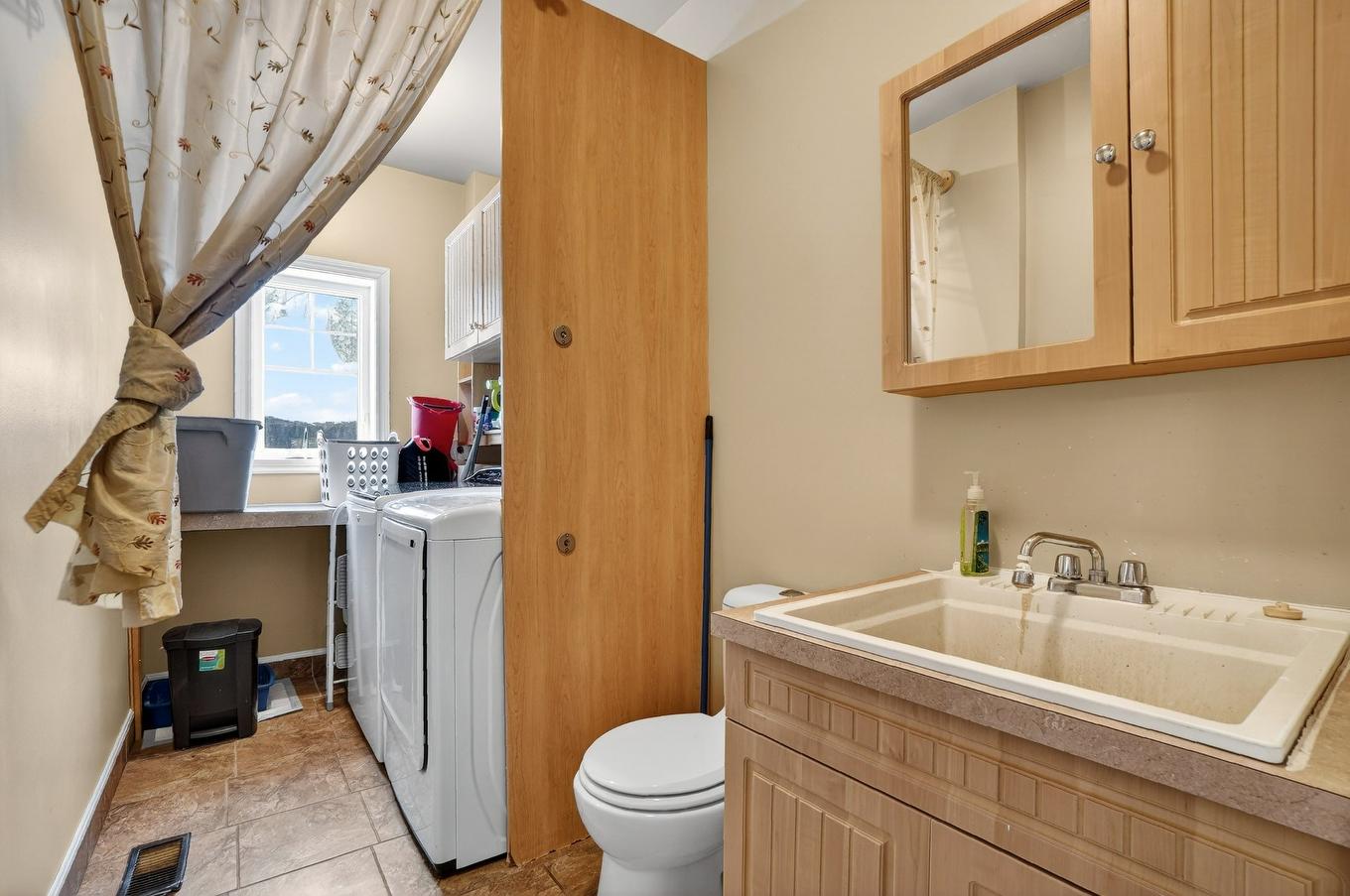 Powder room - 224 Rue Du Havre, Saint-Colomban, QC - Indoor