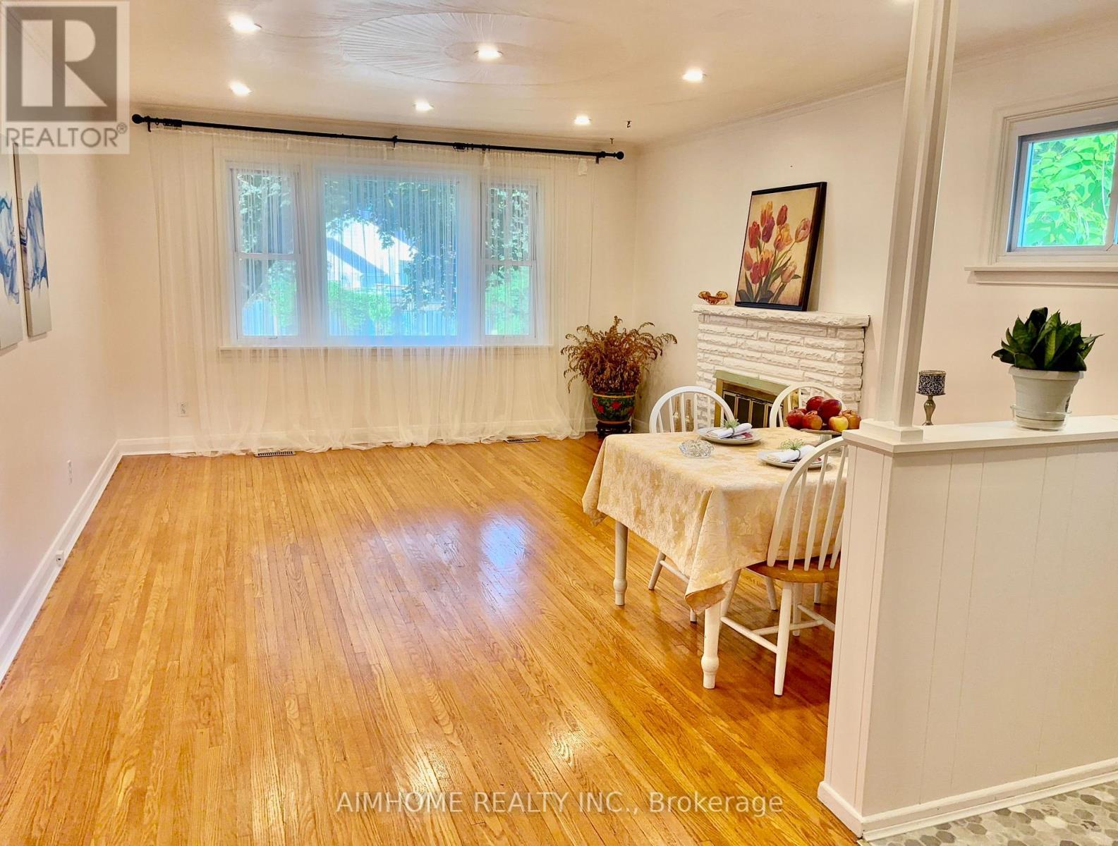 12 Canham Crescent, Toronto, ON - Indoor Photo Showing Other Room