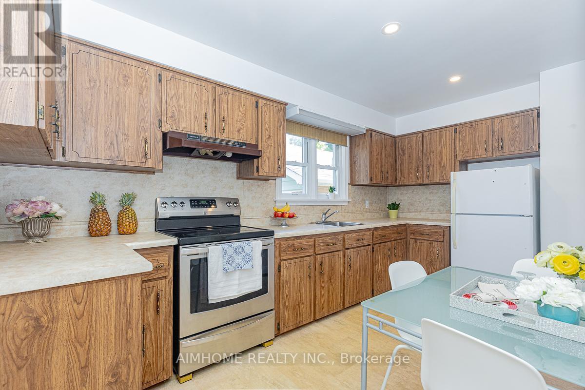 12 Canham Crescent, Toronto, ON - Indoor Photo Showing Kitchen