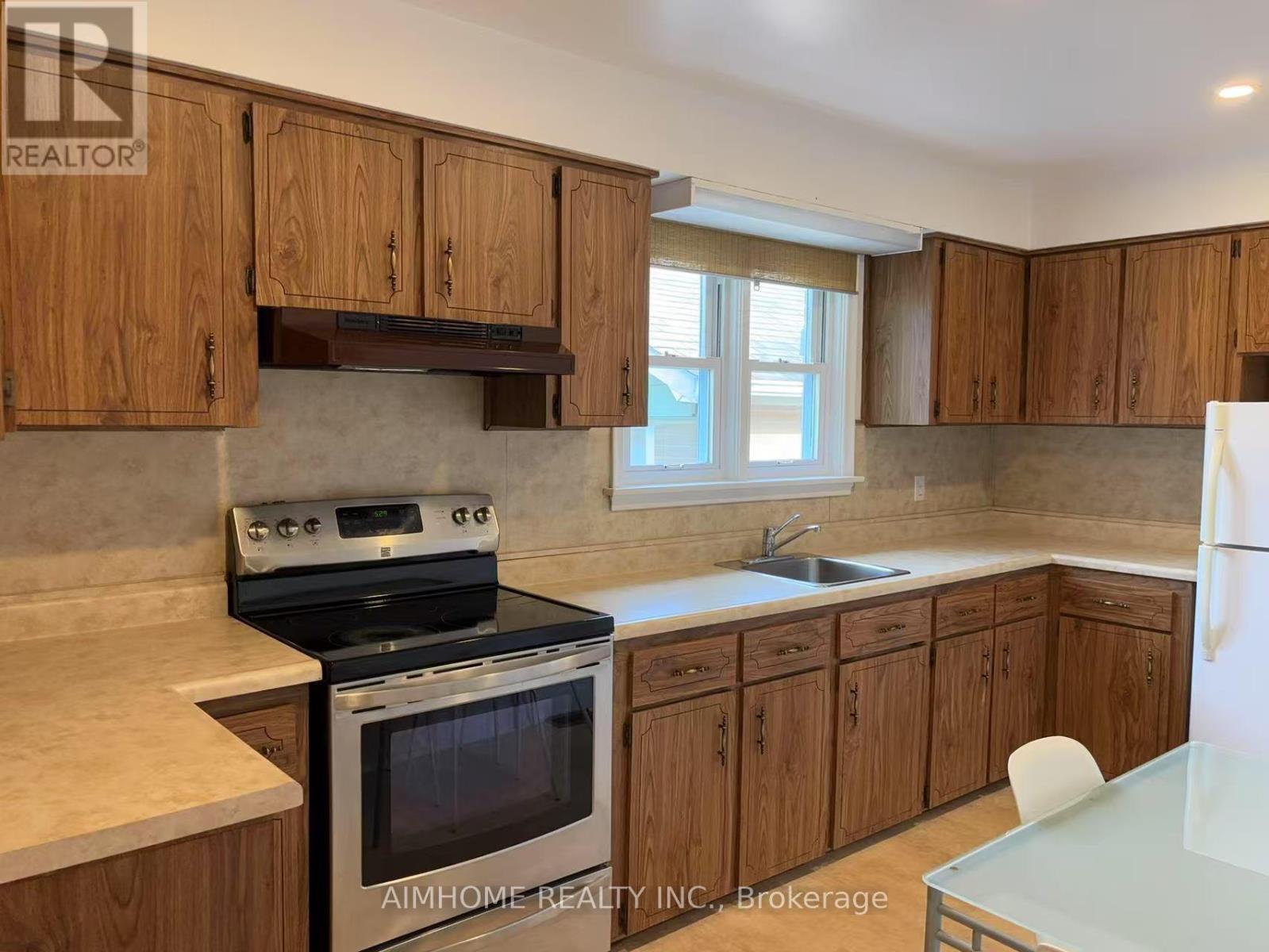 12 Canham Crescent, Toronto, ON - Indoor Photo Showing Kitchen