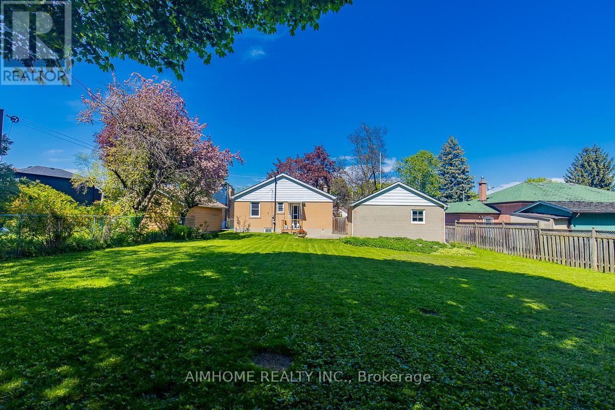 12 Canham Crescent, Toronto, ON - Outdoor