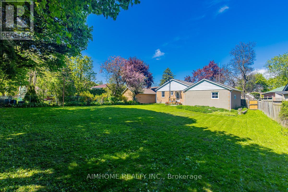 12 Canham Crescent, Toronto, ON - Outdoor