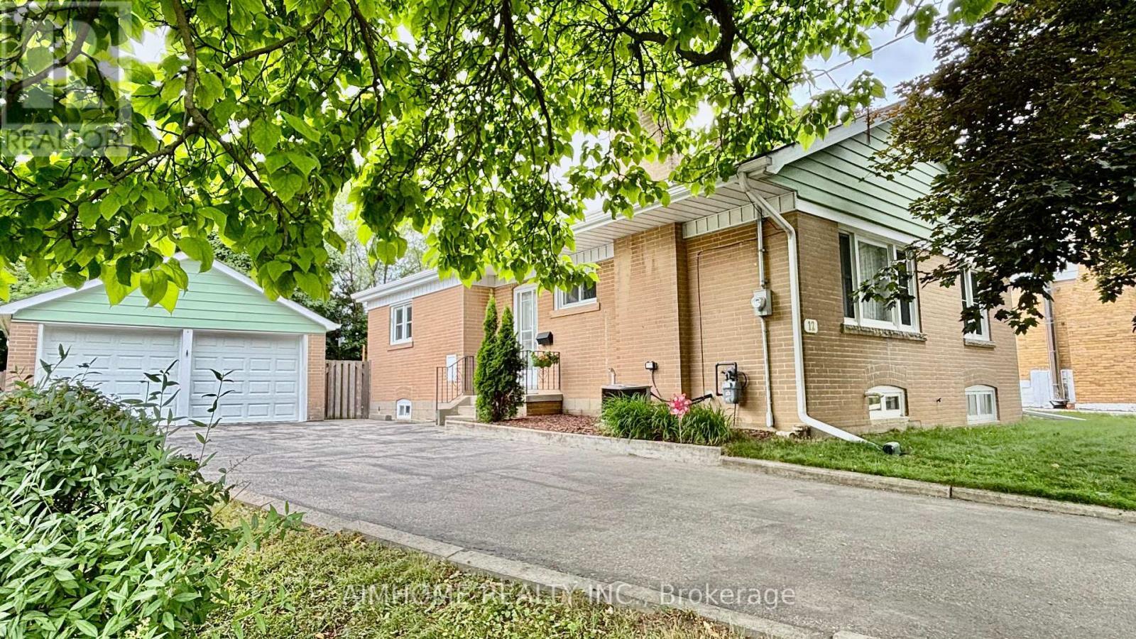 12 Canham Crescent, Toronto, ON - Outdoor