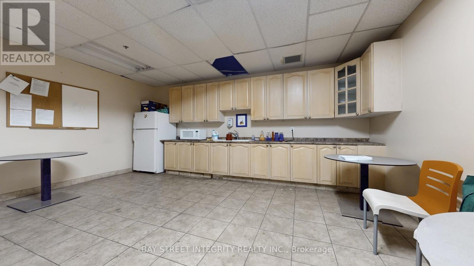 180 Traders Boulevard E, Mississauga, ON