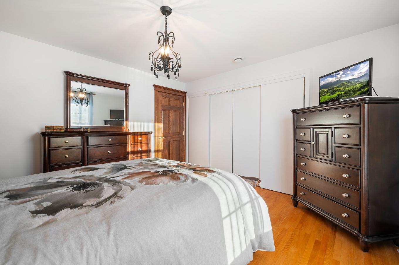 Primary bedroom - 2500 Av. Chartier, Saint-Hyacinthe, QC - Indoor Photo Showing Bedroom