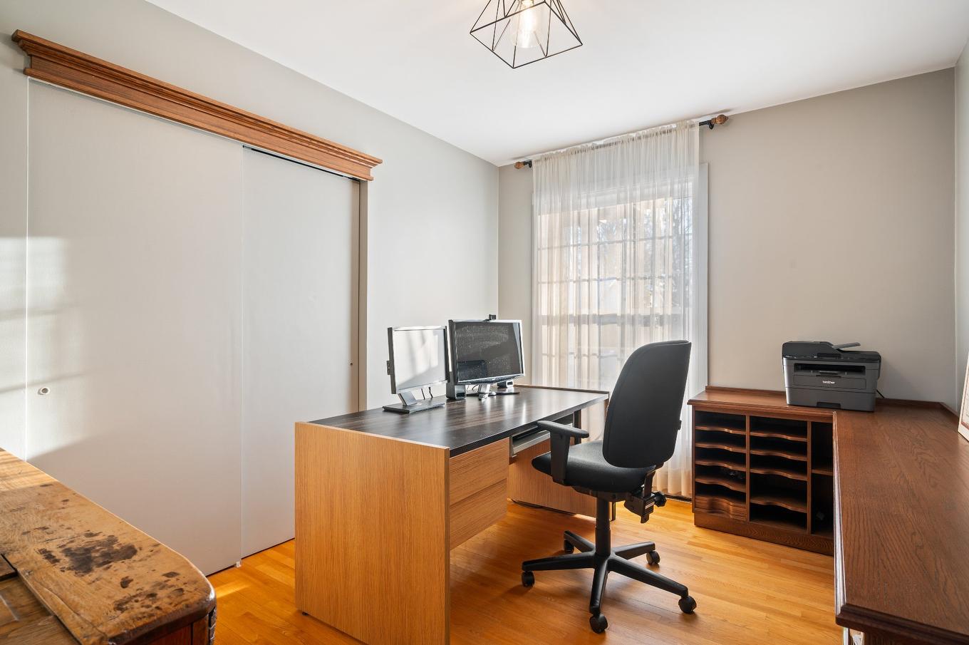 Bedroom - 2500 Av. Chartier, Saint-Hyacinthe, QC - Indoor Photo Showing Office