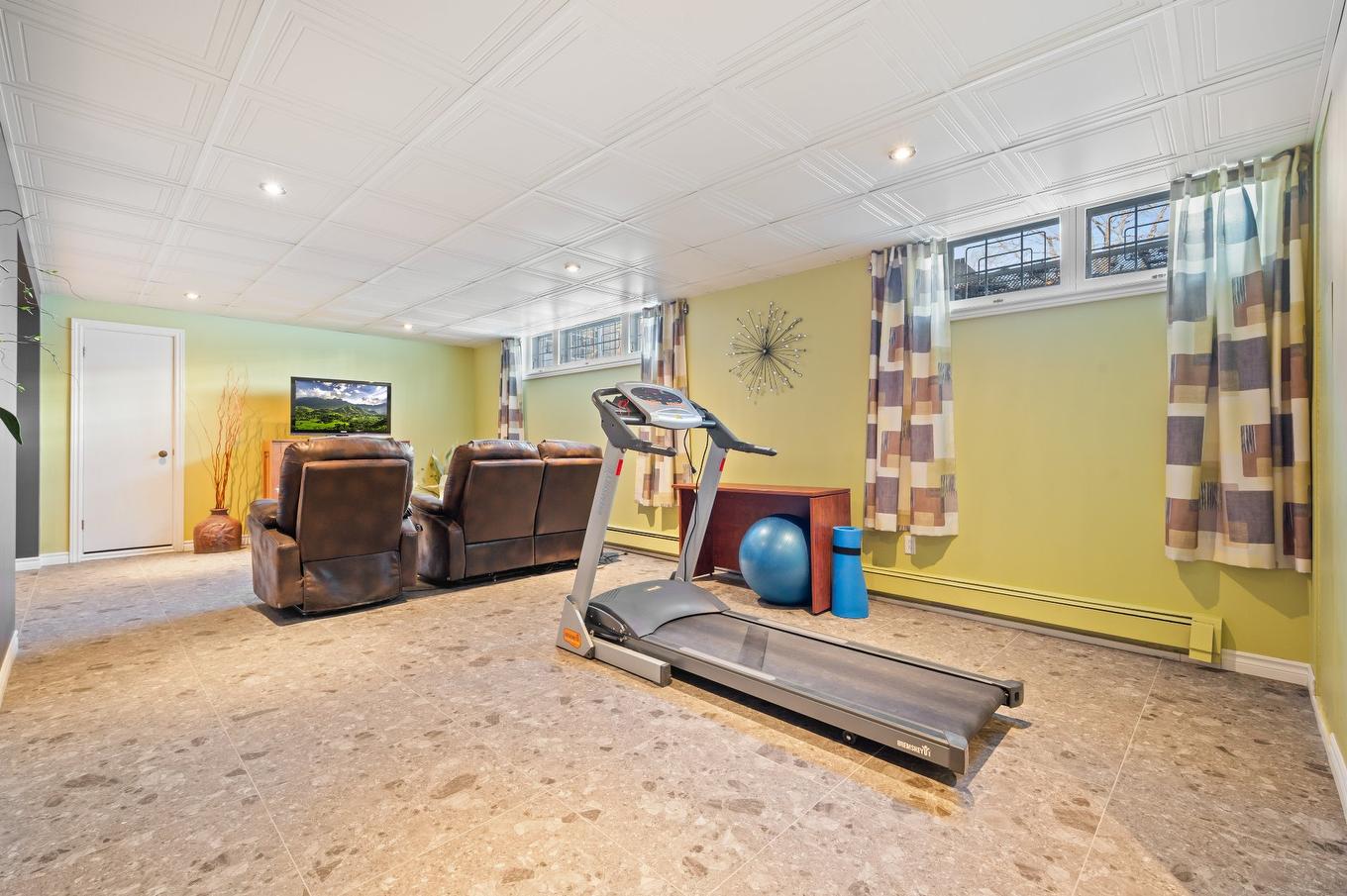 Family room - 2500 Av. Chartier, Saint-Hyacinthe, QC - Indoor Photo Showing Gym Room