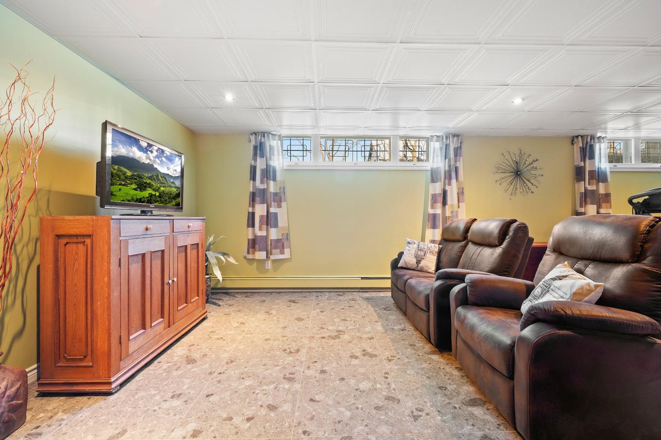 Family room - 2500 Av. Chartier, Saint-Hyacinthe, QC - Indoor Photo Showing Basement