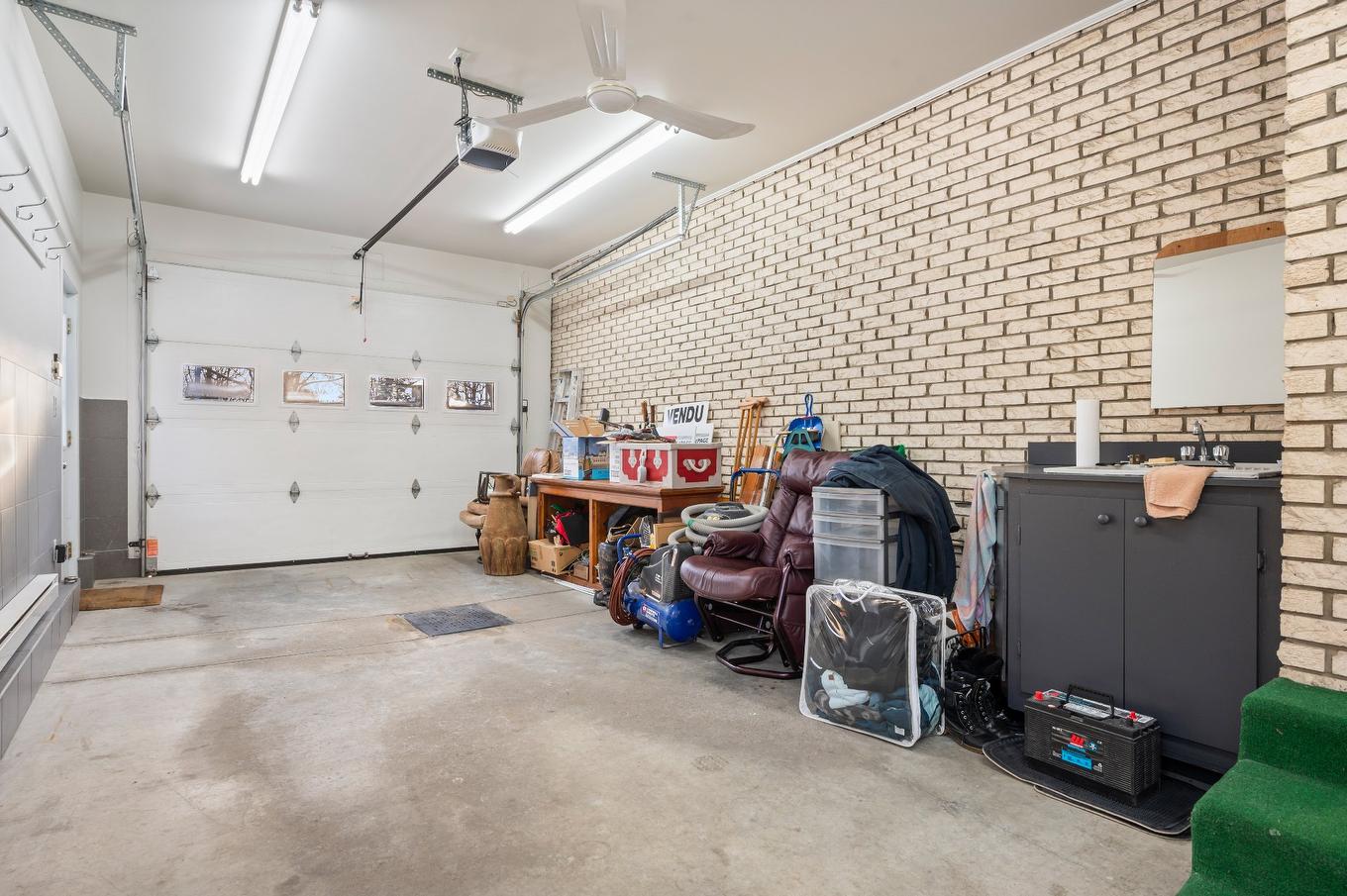 Garage - 2500 Av. Chartier, Saint-Hyacinthe, QC - Indoor Photo Showing Garage