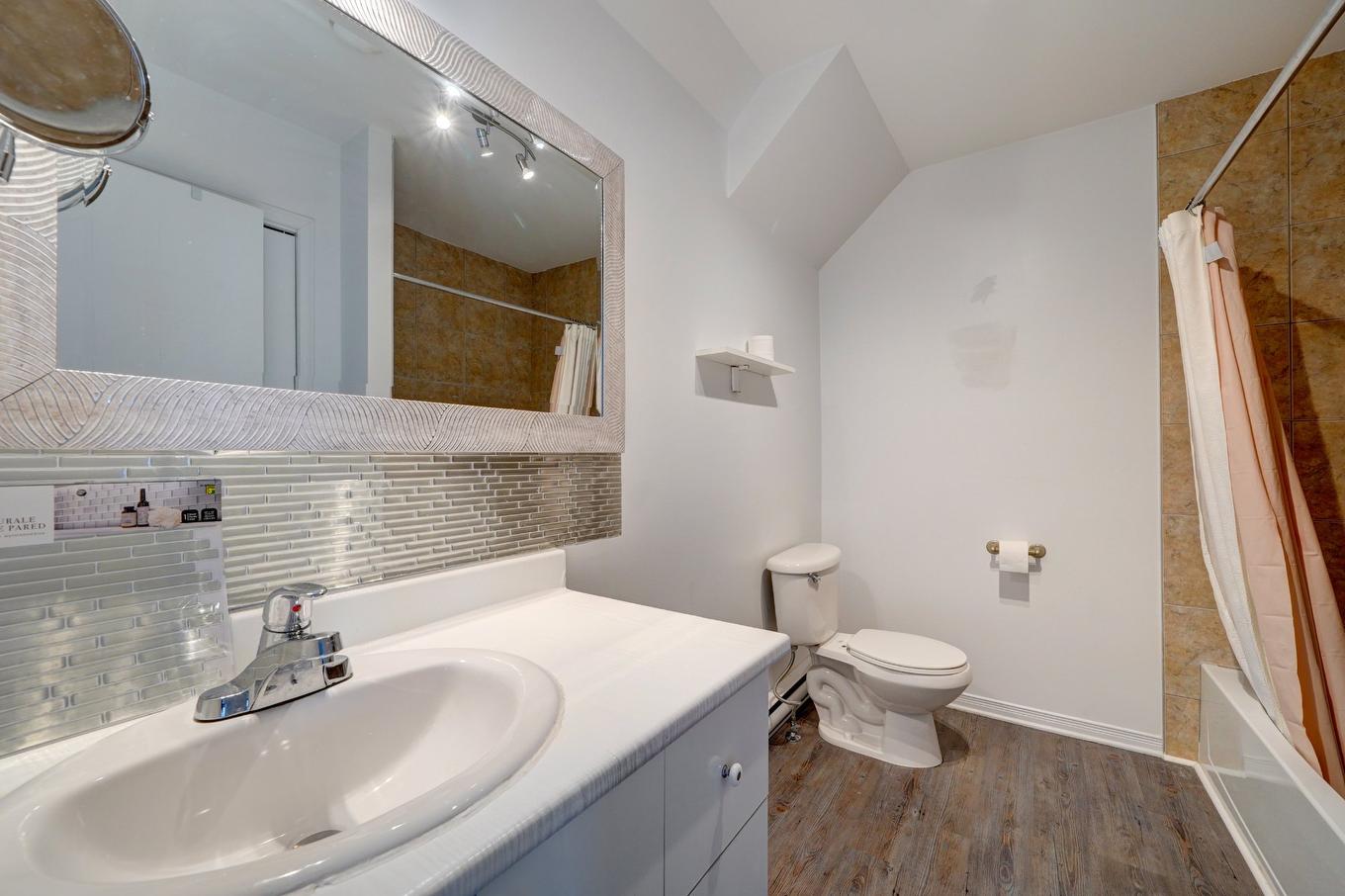 Bathroom - 7-6195 Boul. Chevrier, Brossard, QC - Indoor Photo Showing Bathroom